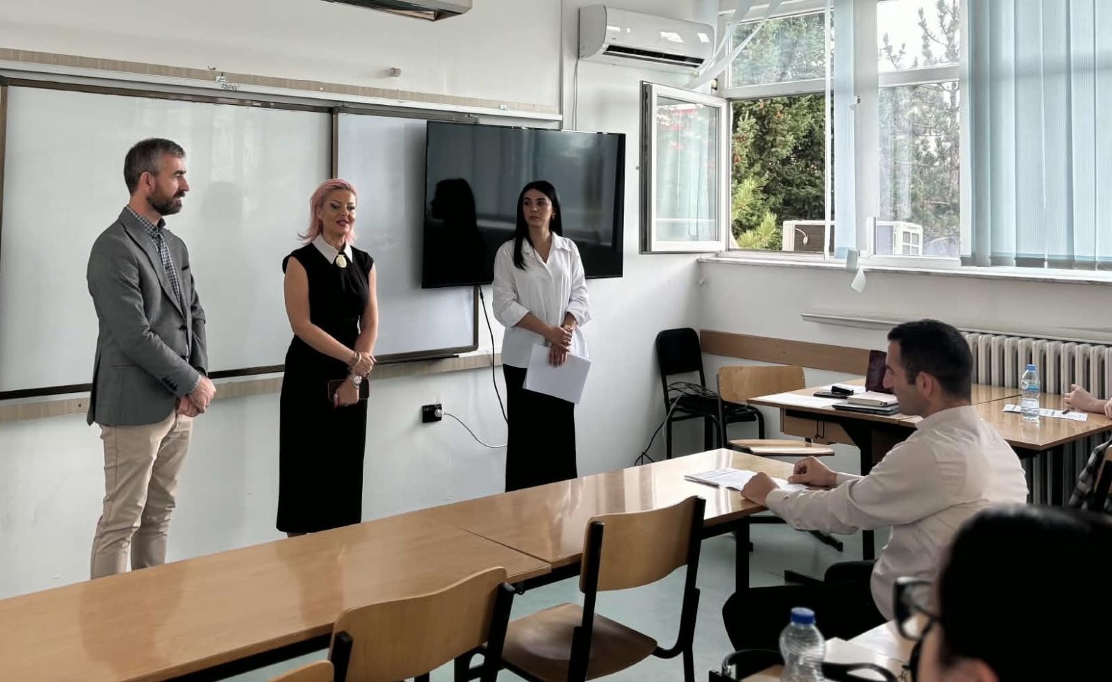 Universiteti “Fehmi Agani” në Gjakovë vijon procesin e pranimit në studimet Master